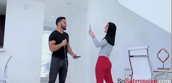  Babe in hijab gets schooled